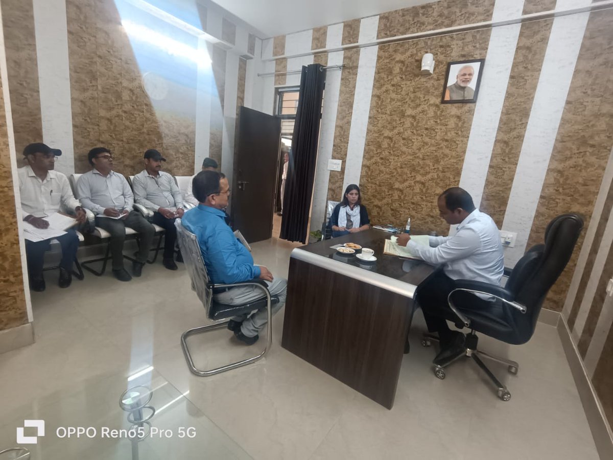 DistrictTehri's tweet photo. #BlockInspection
दि0 7 July 2023 को मुख्य विकास अधिकारी टिहरी @kr_ManishUK द्वारा विकासखंड नरेंद्रनगर (fakot) कार्यालय का निरीक्षण |
@basava_ias
@DMTEHRI1
@ganeshjoshibjp
@MoRD_GoI
@SecyRDUK
@ukcmo
@DIPR_UK
@pushkardhami
@IndiaRuralDev https://t.co/NpRGLjrsEX