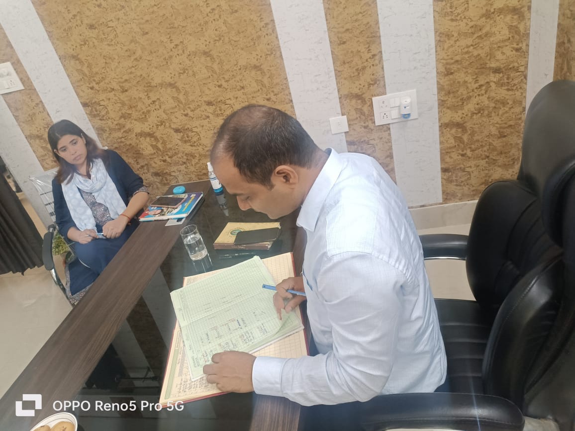 DistrictTehri's tweet photo. #BlockInspection
दि0 7 July 2023 को मुख्य विकास अधिकारी टिहरी @kr_ManishUK द्वारा विकासखंड नरेंद्रनगर (fakot) कार्यालय का निरीक्षण |
@basava_ias
@DMTEHRI1
@ganeshjoshibjp
@MoRD_GoI
@SecyRDUK
@ukcmo
@DIPR_UK
@pushkardhami
@IndiaRuralDev https://t.co/NpRGLjrsEX