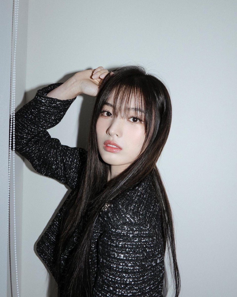 faIIingin_faII's tweet photo. 📷🖤
#JINI #지니 https://t.co/w9DSm2atFh
