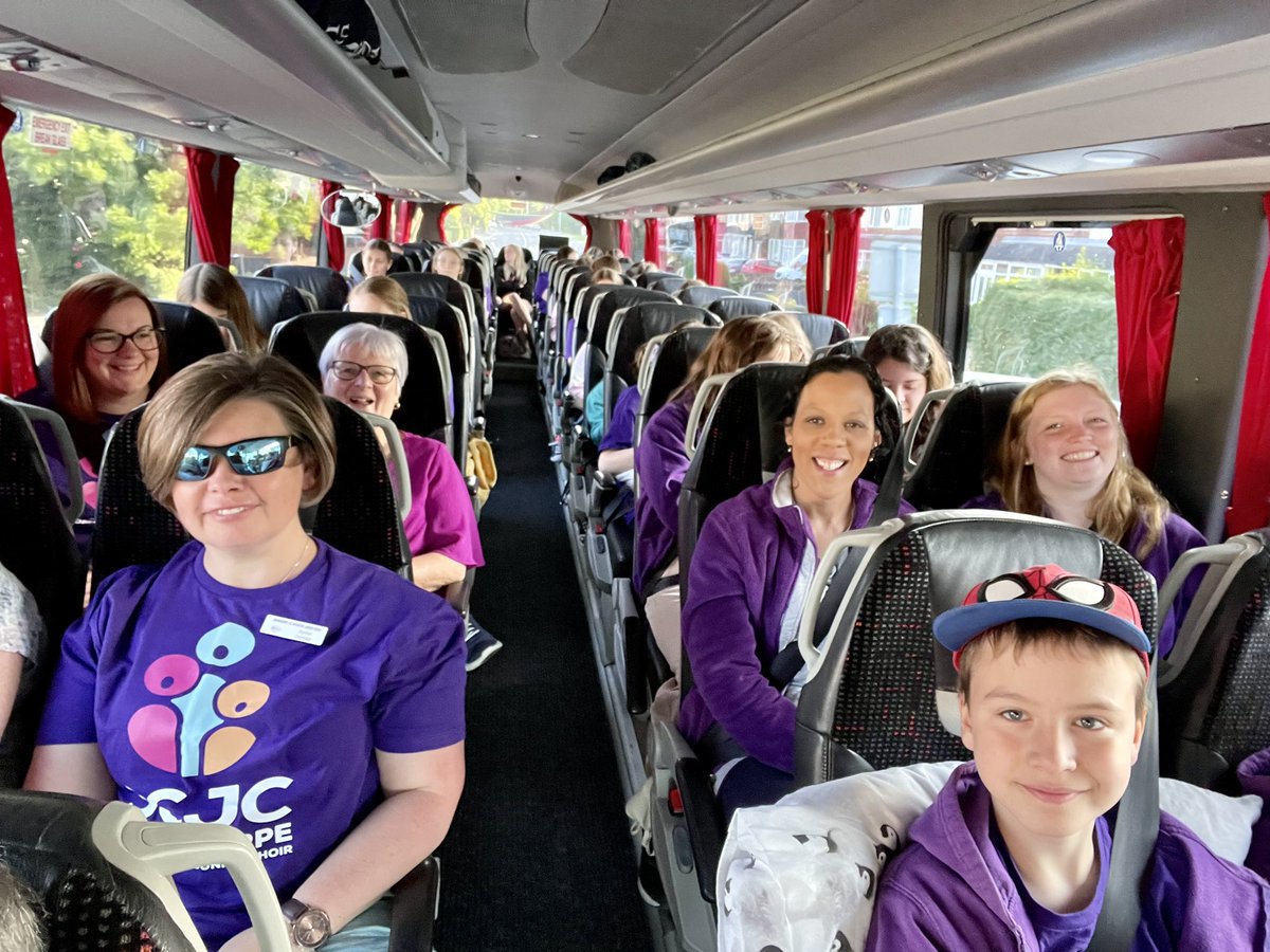 And we’re off! On our way to #London to sing with the wonderful @LonYouthChoirs! See you soon, @RachelStaunton and @LaurelNeighbour! @NLMusicHub @SusanHollingwo1 @amybebbs1 @MakingMusic_UK @HolySepulchreUK @ManvinderRattan @Voices_Found @CMacD82 @CBrosnanSoprano @ScunthorpeLive