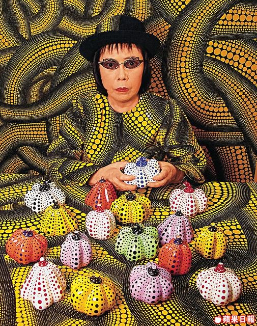 womensart1's tweet photo. Yayoi Kusama, influential Japanese artist #WomensArt https://t.co/MaFrYLCORu