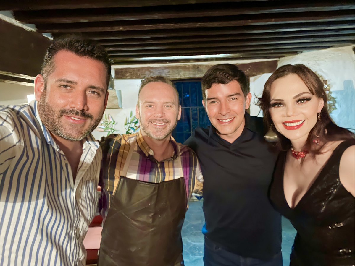 josseluism's tweet image. Extraordinaria tarde de teatro 🎭🎭
Súper recomendable la obra #Rojo33 🔴
Con la extraordinaria @la_campu &amp;amp; 
#MiguelGarza 📸🙌✨ 

¡No se la pierdan! #TeatroEnBreve 🎫 🎟️

#LaCasaDelIndioFernandez 🗿
#Coyoacán 
#Cdmx 
#Teatro