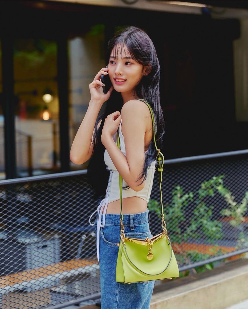 faIIingin_faII's tweet photo. #AD @ etro
#JINI #지니 https://t.co/PU5gxX688i