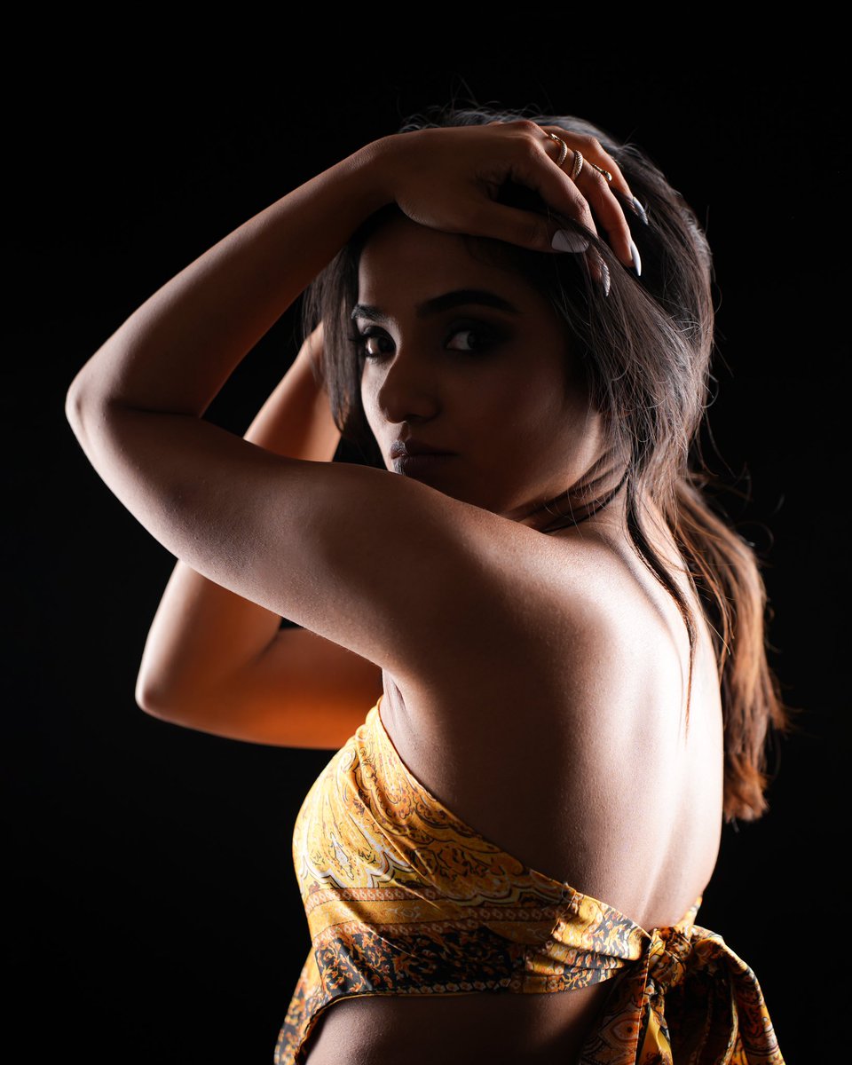 HasikaNeethi's tweet photo. Silence in the darkness ✨
~
~
~
~
~
~
~
~
~
~
~
~
~
~

#music #album #singer #pop #edm #artist #performer #losangeles #musician #graffiti #lyrics #photooftheday https://t.co/hFDlApcZoJ