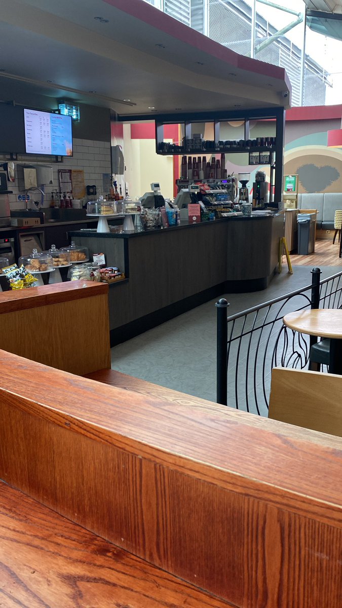 Toffer67CMC's tweet photo. @CostaCoffeeUK1  why is this closed at 9am on a sat morning at Southampton airport? https://t.co/RdQpvIZ26t