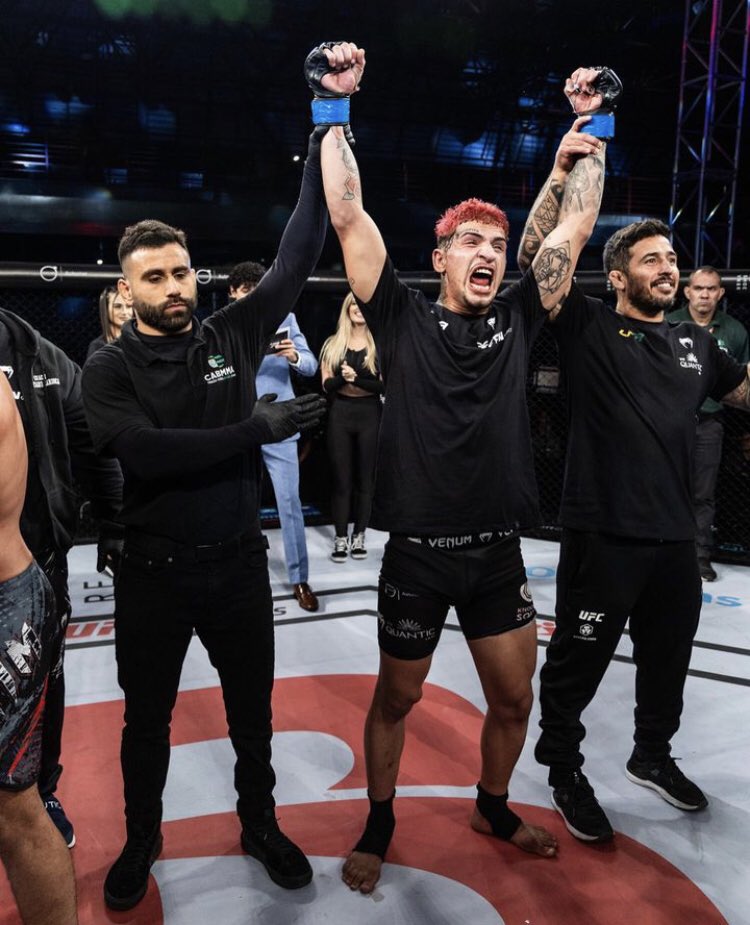 fightindo_'s tweet photo. Top Undefeated LW Prospect Gabriel Costa (8-0) mengalahkan Thiago Ivan via KO/TKO pada RD 2 di #LFA162 !
Dengan usia yang masih sangat muda (22), Costa tampak memiliki skill yang menjanjikan.
#DWCS ? / Langsung ke UFC ?
Picture: @LFAfighting IG
#UFC #MMA https://t.co/ButBmu0UeP