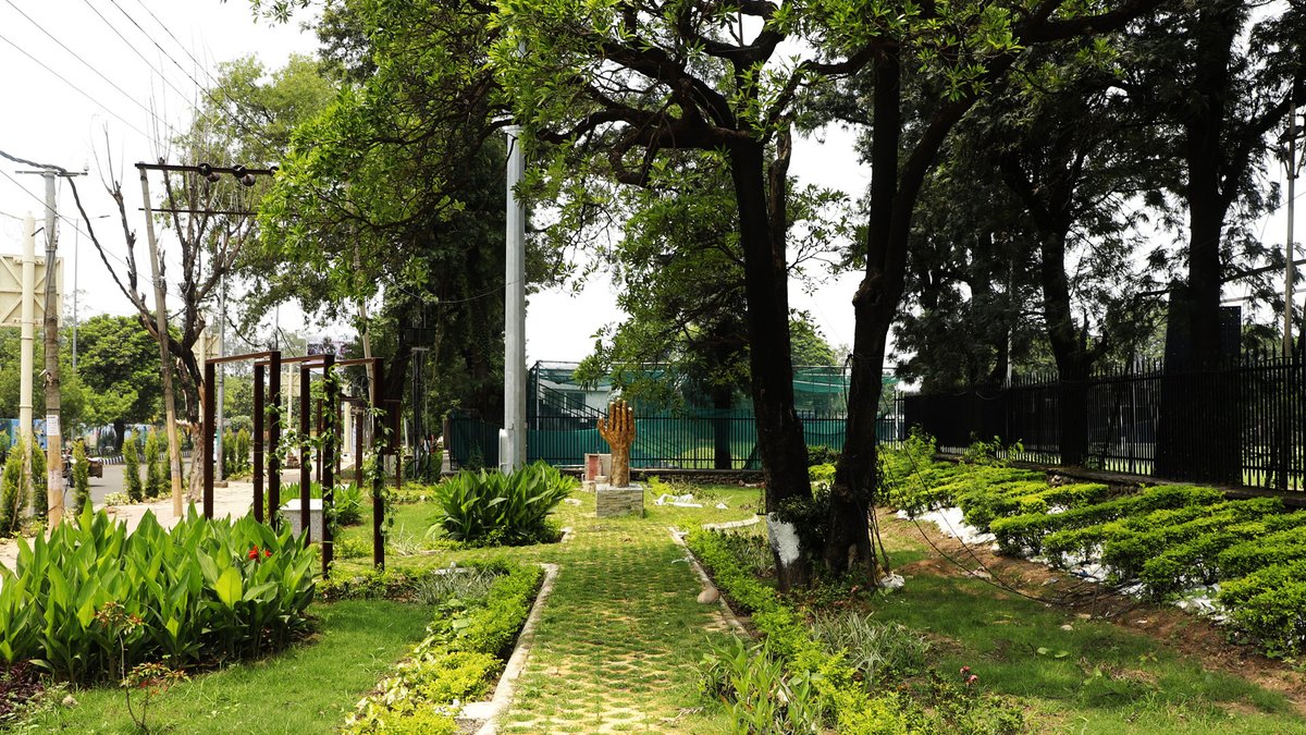 Transforming the surroundings of #JammuUniversity with breathtaking landscaping!  Take a glimpse of the new footpaths, FRP sculpture and park.
#JammuSmartCity #Jammu #SmartcitiesMission.