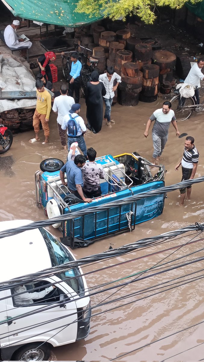 someerut's tweet photo. Nothing New.

A passing road near gola kuan, Meerut.

The Rain isn't new, the season isn't new. Neither the sufferings of people passing through this road. https://t.co/aWDLAx0Vsy