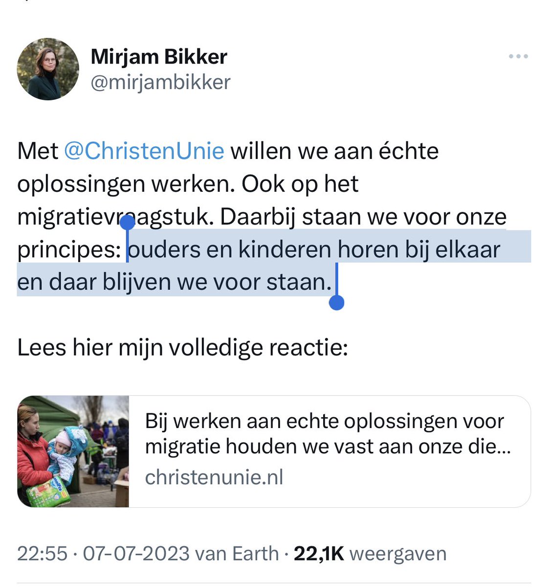 SimoneSays123's tweet photo. Bikker : "Voor ons is een van de waarden die belangrijk is bij voorstellen, dat kinderen opgroeien bij hun ouders, zodat zij voor hen kunnen zorgen. Als gezinspartij staan wij daar voor."

Hoe herken je een hypocriet?
"Iemand is hypocriet wanneer zijn uitingen of gedachten over hoe de wereld eruit zou moeten zien niet overeenkomen met hoe hij zichzelf door die wereld beweegt. Twee dingen staan hierbij centraal. Op de eerste plaats de mismatch tussen woord en daad. Een hypocriet is iemand die A zegt, maar B doet."

➡️https://t.co/EohLFxjpam
➡️https://t.co/XiUv2z974I