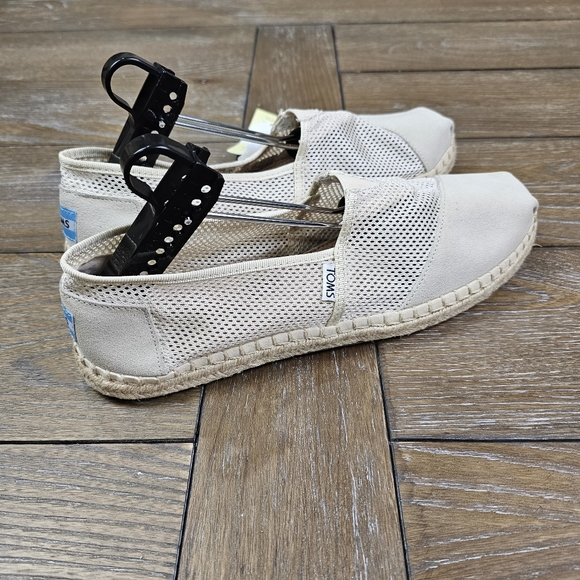 kaymckin5's tweet photo. So good I had to share! Check out all the items I'm loving on @Poshmarkapp #poshmark #fashion #style #shopmycloset #toms #frye: https://t.co/HSLAXGjW1M https://t.co/HjkCqBxIx4