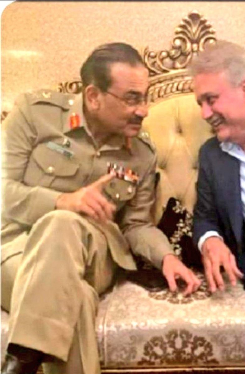 SalooDurrani's tweet photo. #Deciever & the #Bag_man 👇 https://t.co/5Z3EVXO3Vw