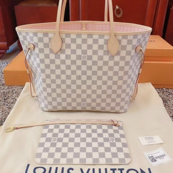 Adistelis's tweet photo. So good I had to share! Check out all the items I'm loving on @Poshmarkapp from @taraeconley @suesquit2 #poshmark #fashion #style #shopmycloset #tommybahama #louisvuitton: https://t.co/WMVVwMtJkN https://t.co/s4eVTNppqb