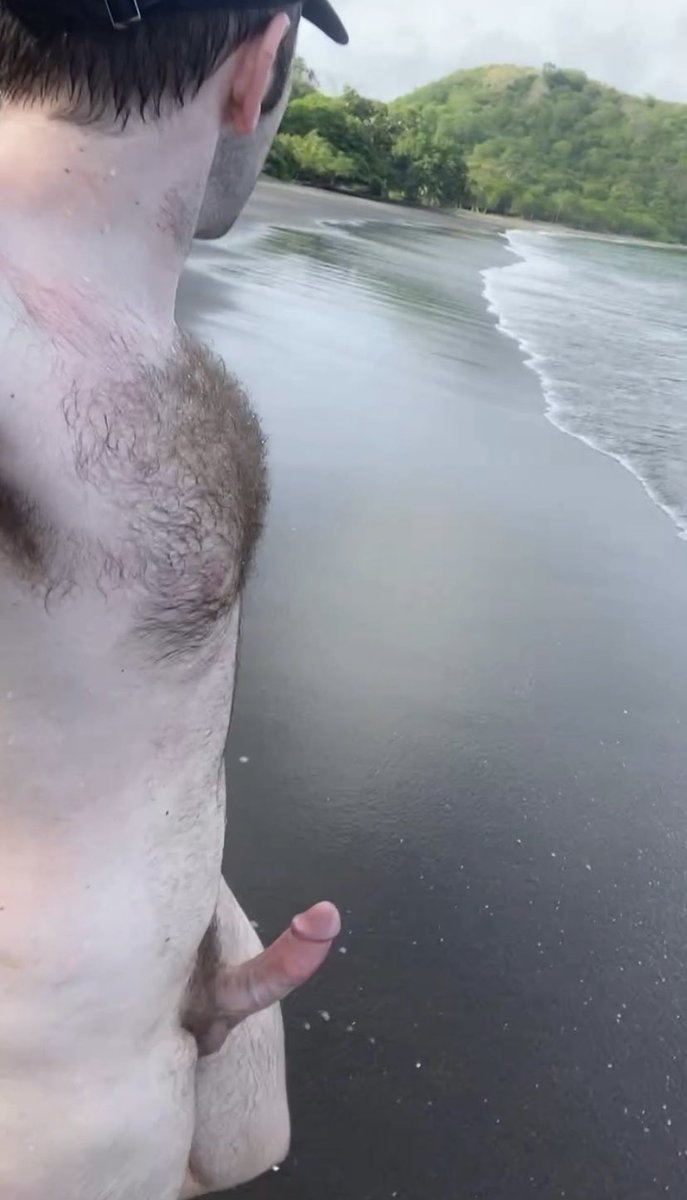 bare_freedom's tweet photo. Beach boner!!!! https://t.co/DLyhK7UAbW