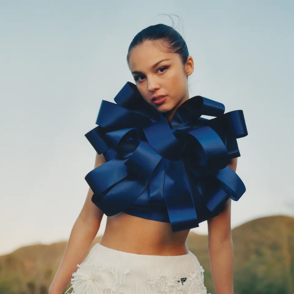 PopDataNews's tweet photo. .@oliviarodrigo looks magnificent in new set of photos for @vogue magazine. 🪩🦋 https://t.co/AYZ7RGRrng