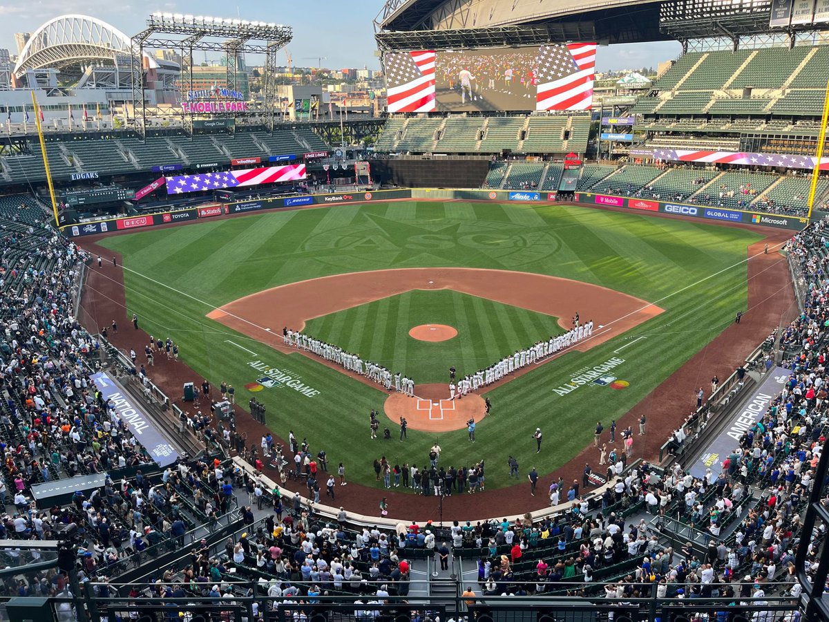 Kevin_Martinez's tweet photo. Thanks Seattle and Mariners fans for making history and congratulations to Ken Griffey Jr for having his vision become reality. The first HBCU Swingman Classic was tremendous. Can’t wait to watch this event grow! https://t.co/r3j6iResgN