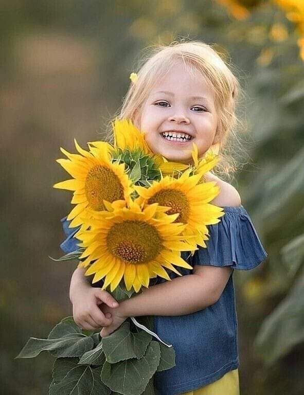 Soyez brave
Soyez heureux
Soyez votre propre magie
Soyez présent
Soyez plein de surprises
Soyez aventurier 
Soyez gentil
Soyez libre
Soyez vous ...💕