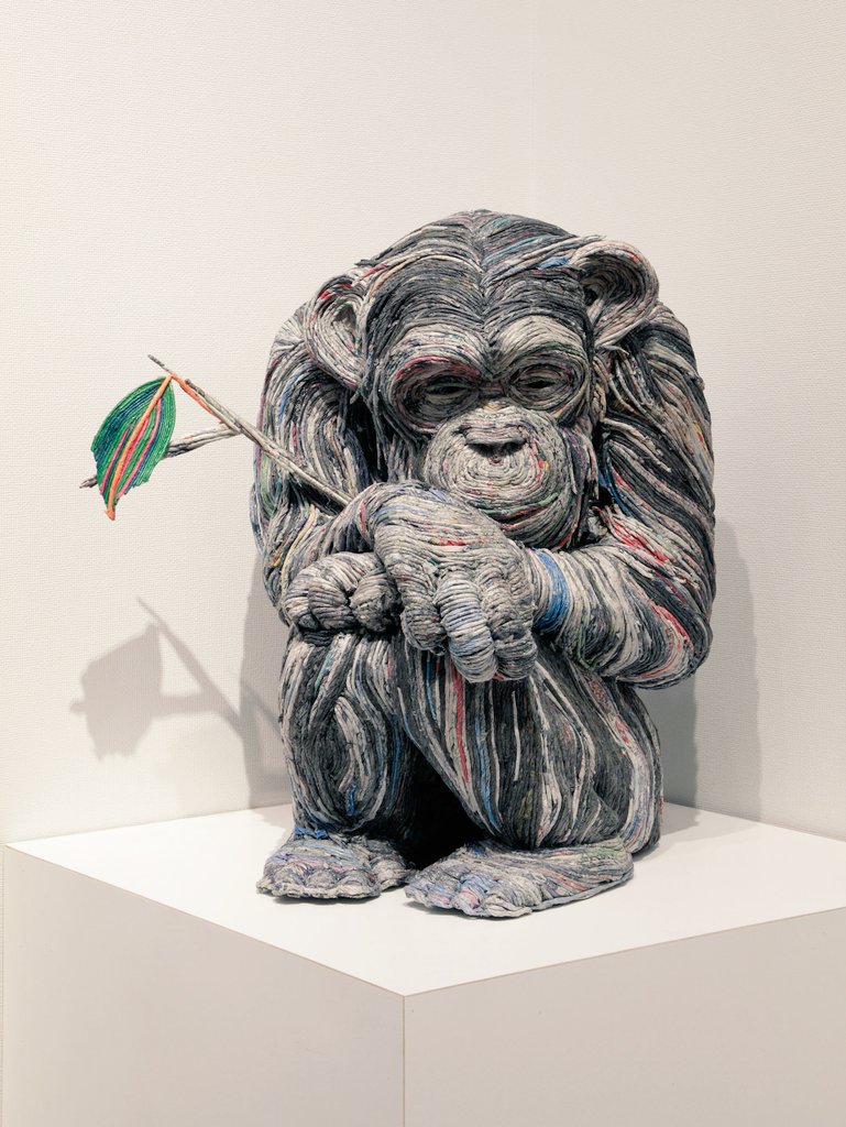 womensart1's tweet photo. Japanese artist Chie Hitotsuyama creates large scale and life size sculptures of animals using a technique involving recycling newspaper and magazines #WomensArt https://t.co/LP24e7v0t1