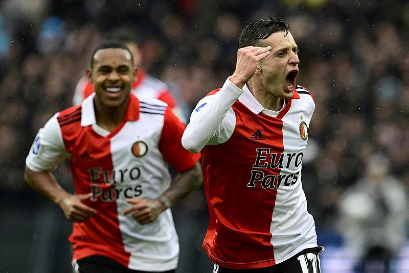 sabahspor's tweet photo. 🟡🔵 Fenerbahçe, Sebastian Szymanski transferini bitirdi. 

💸Anlaşma 3 yıllık olacak. Oyuncunun yıllık maliyeti 2.5 milyon Euro, bonservis bedeli ise 10 milyon Euro.

@berkayturn10 https://t.co/6gcbvPjfOH