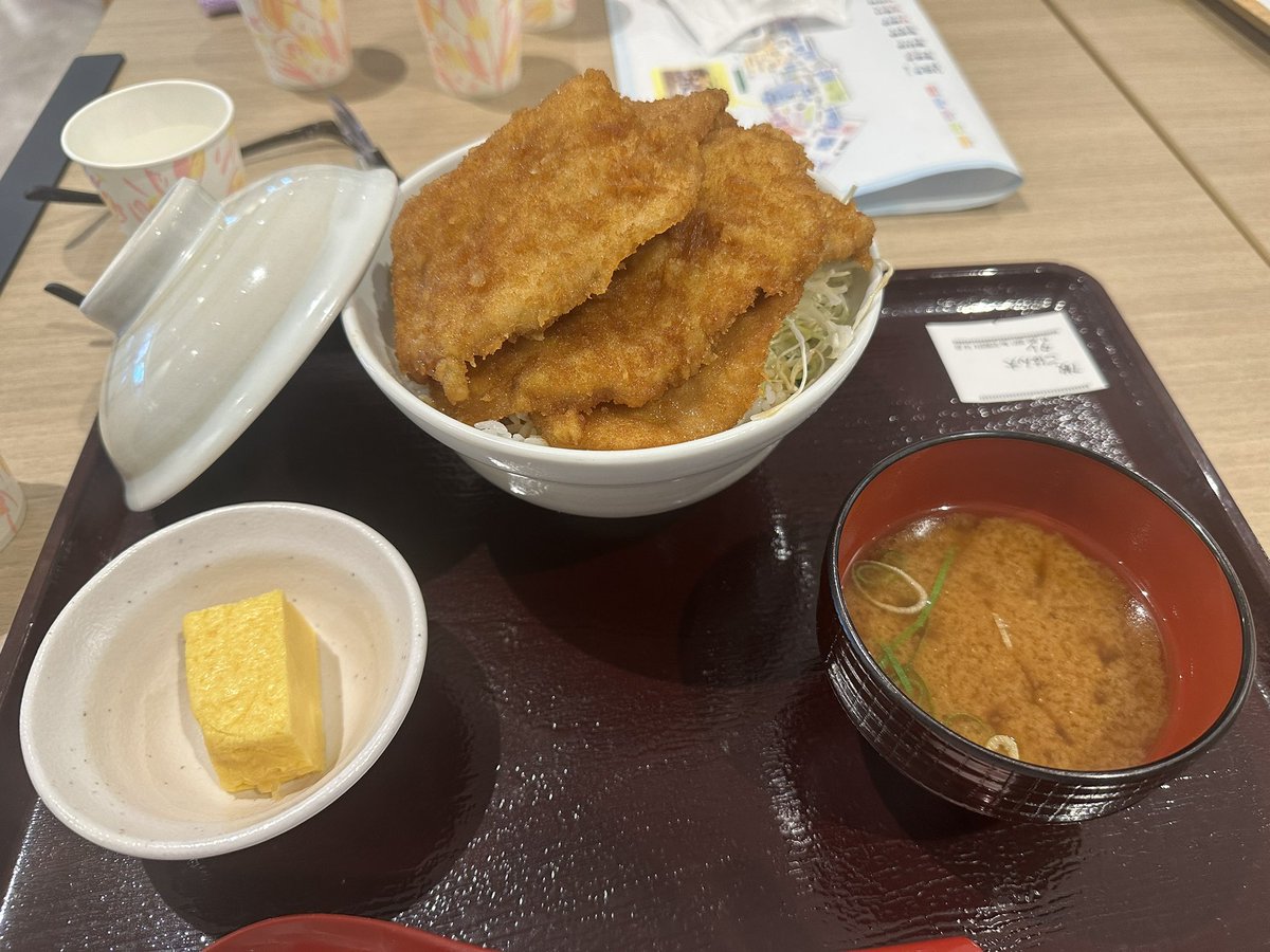 Hallon1211jpCom's tweet photo. タレカツ丼😙 https://t.co/j4FWVDx3RU