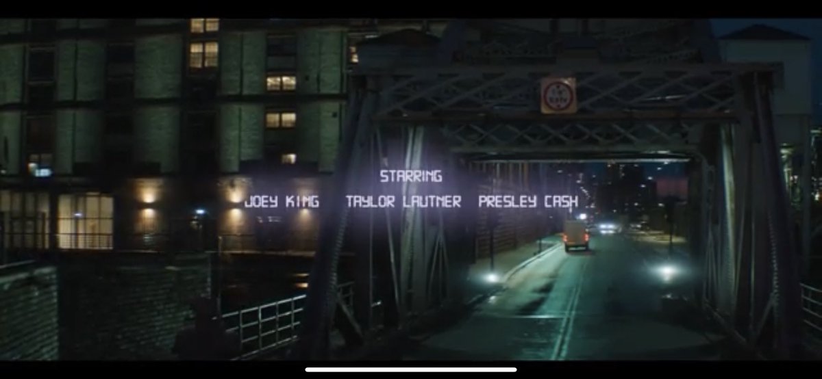 EOrr28's tweet photo. @taylorswift13 @JoeyKing What does the sign say above the bridge? Someone enhance! https://t.co/TPSCBtB6jw