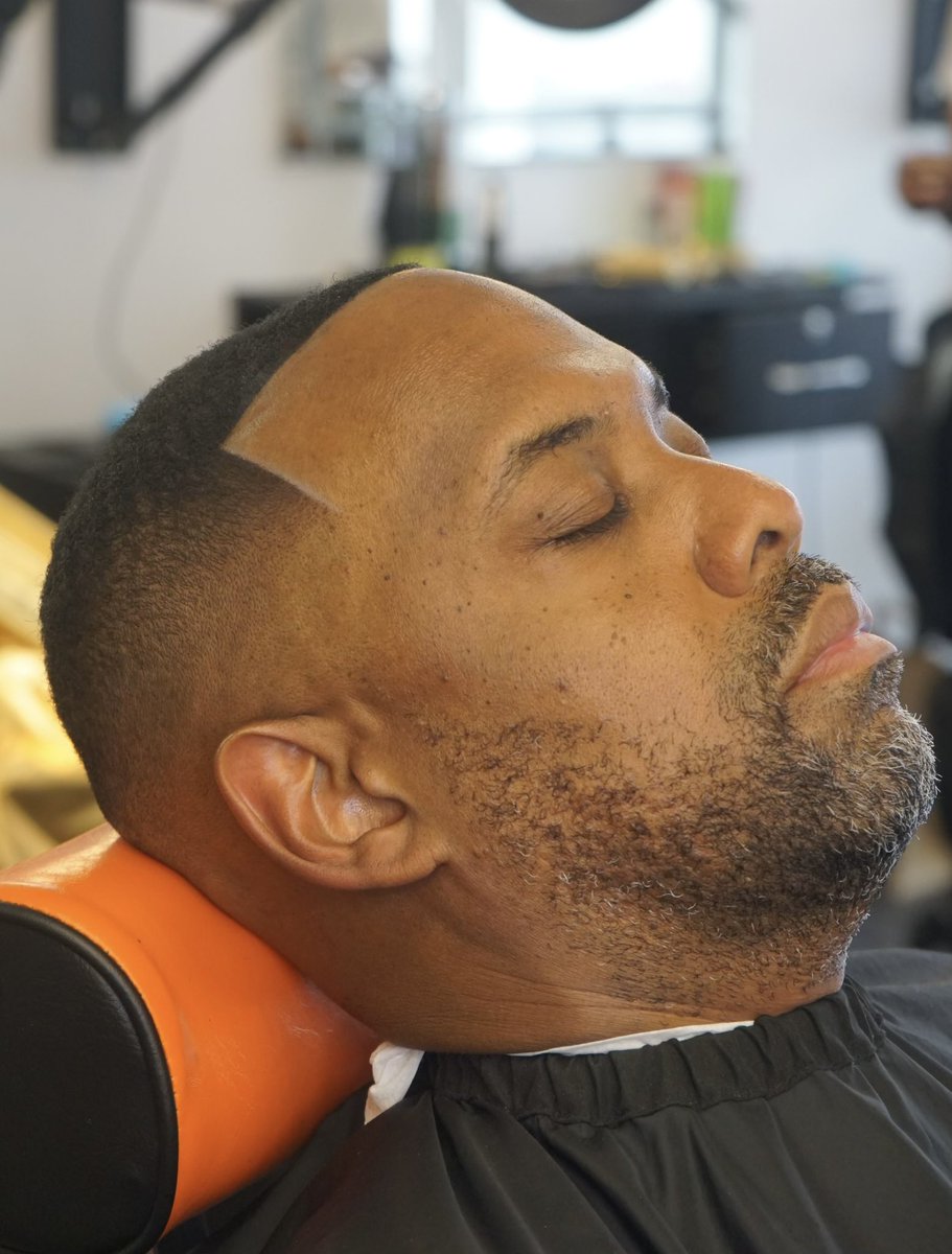 ADubTheBarber's tweet photo. Ambition is the first step to success the second step is action. 💈🔥📸 @bossedupbarbershop  #barbershop #buffalo #buffalobarber #buffalobills #barberlife #barberlove #barbergang__ #ebenezer_razor #brazil #babylisspro #gammaplus # https://t.co/7hXkymWAjk