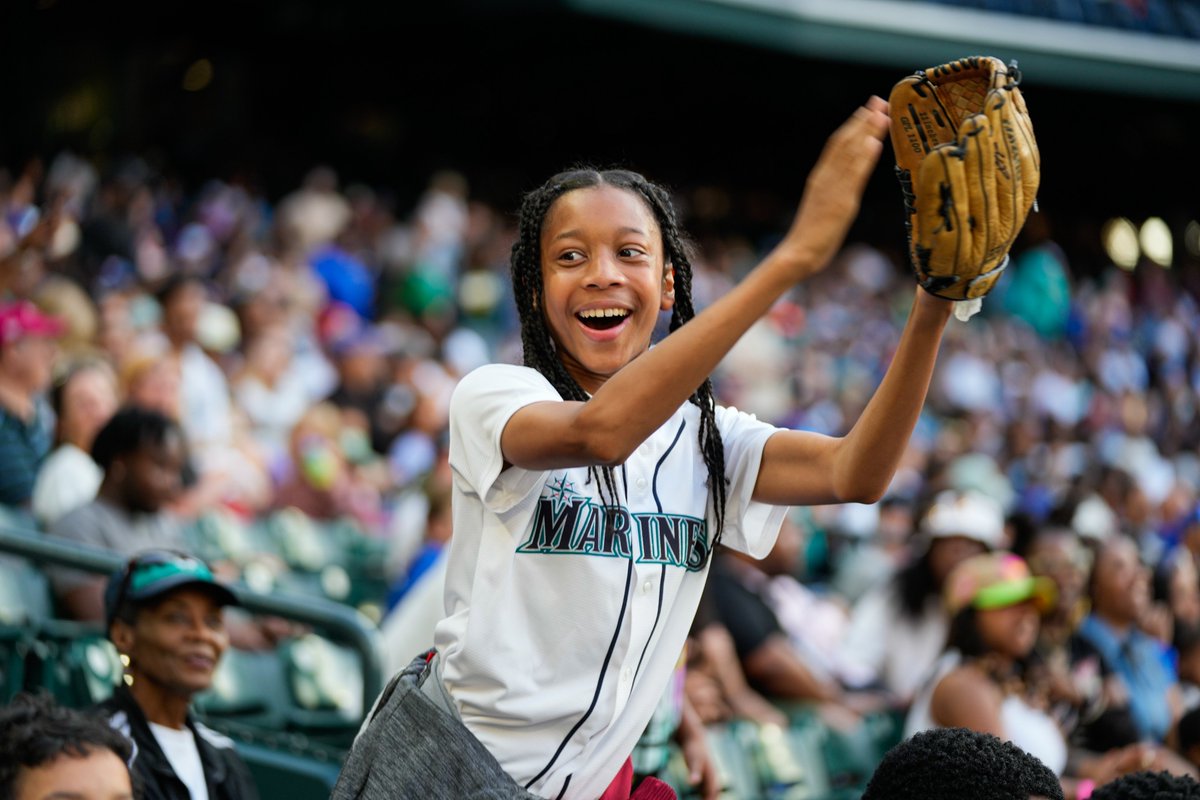 TMobilePark's tweet photo. A historic night at T-Mobile Park 🤩

The first-ever #HBCUSwingmanClassic is in the books! https://t.co/frCtg1oWLf
