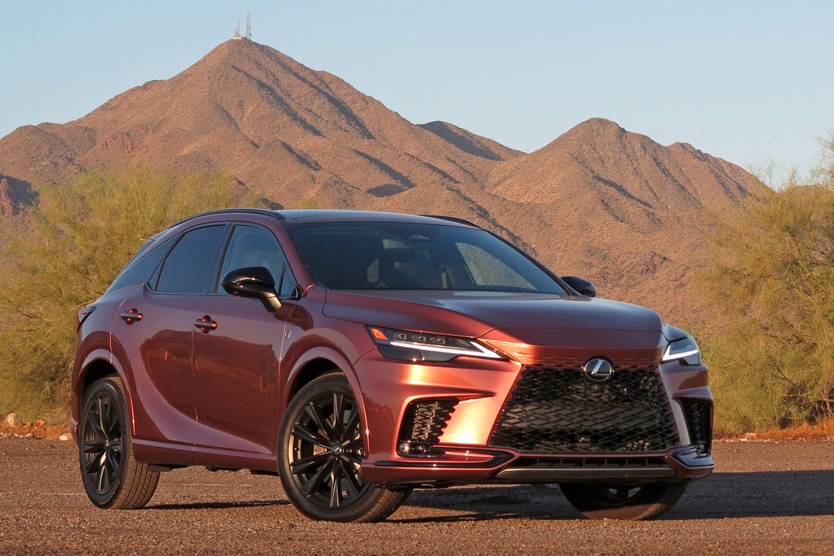 ArizonaDriver's tweet image. Cruising on a Friday evening with 27/28/27 MPG (city/hwy/comb) hybrid SUV fuel economy along with F SPORT performance, in the 366-hp 2023 Lexus RX 500h F SPORT. And yep, Copper Crest paint is perfect in Arizona! #Lexus #LexusUSA #LexusRX