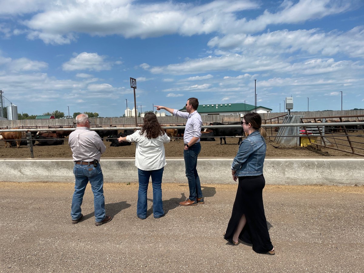 Livestock & Forage Centre of Excellence (@lfce_usask) on Twitter photo Great discussion during our tour with <a href="/ZachJeffries/">Zach Jeffries</a> and Danielle Baron. Thanks Natalia Dee for explaining your research on pain mitigation for calves. Great discussion during our tour with <a href="/ZachJeffries/">Zach Jeffries</a> and Danielle Baron. Thanks Natalia Dee for explaining your research on pain mitigation for calves.