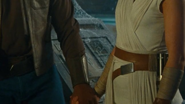 They are so cute holding hands. They should do this more <3