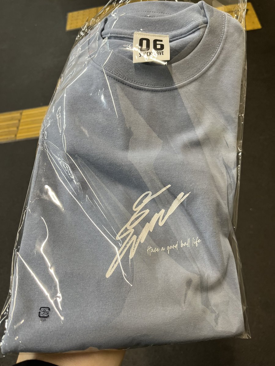nasakehebi's tweet photo. 行ってきました！
めっちゃ求めてた感じの子がいたし、お手頃価格だった、、どうしよ🥺
落ち着くためにTシャツを購入した https://t.co/nobc8Vi179