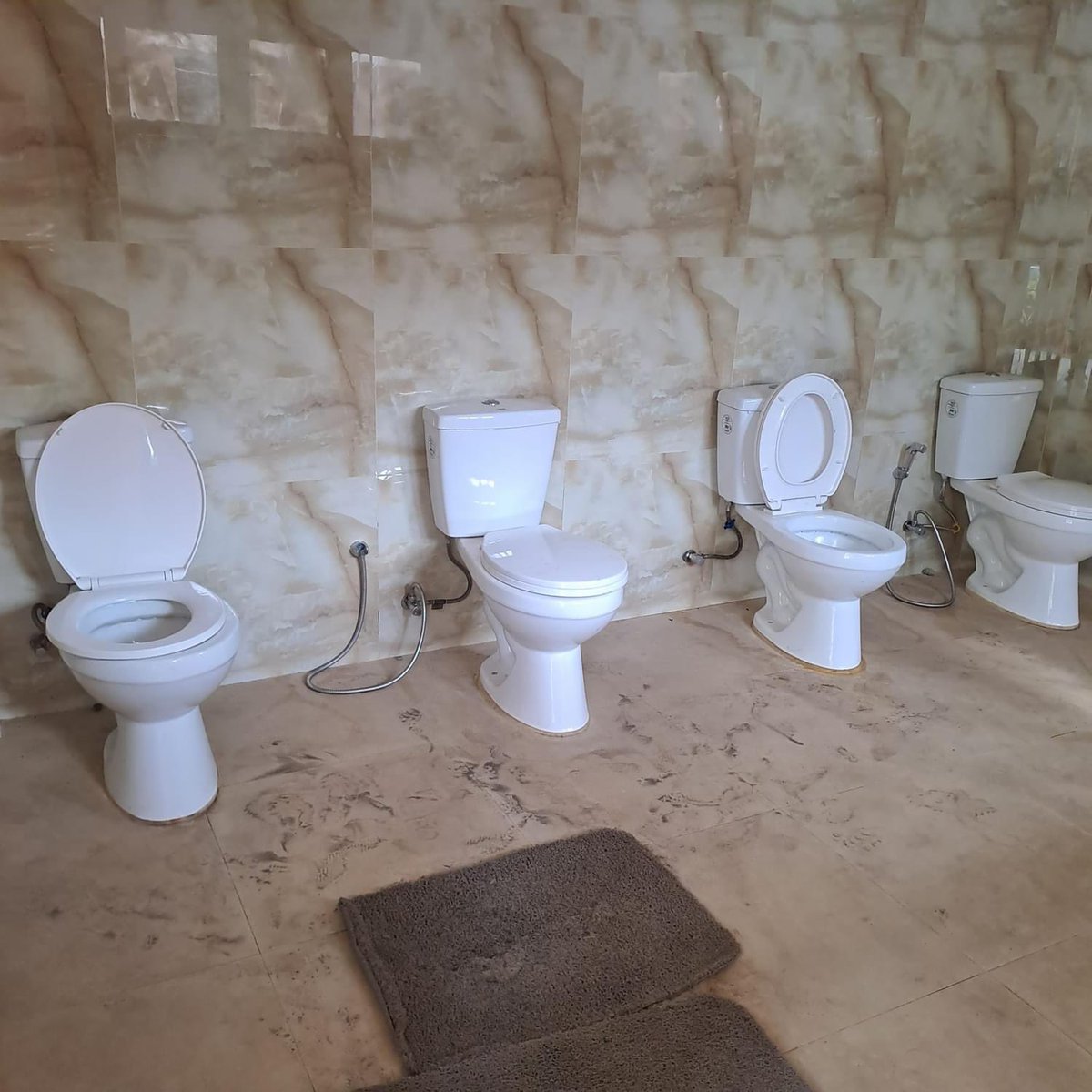 tweetfrancis's tweet photo. Buti pa sa Antique may barkada-friendly toilet 🙄 https://t.co/Oc7llHB0iG