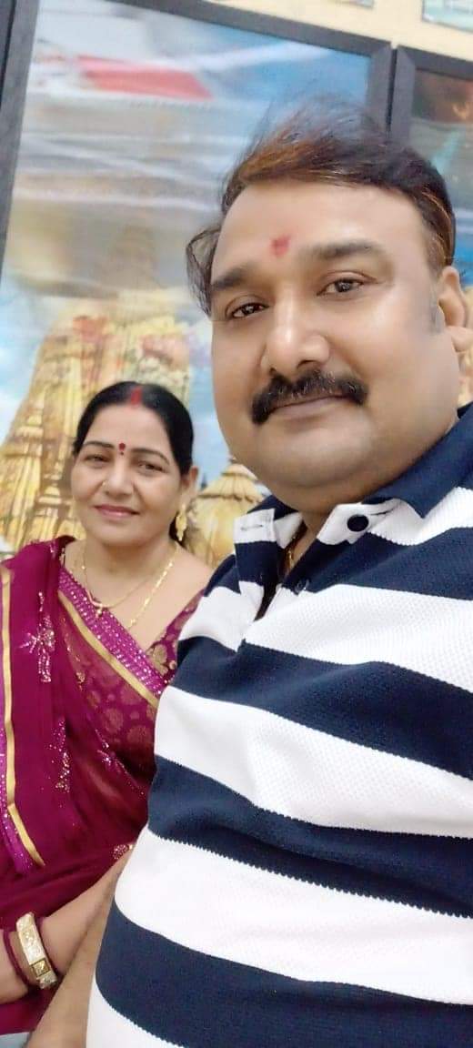 sushilraibxr's tweet photo. भोजपुरी गायकी के #शहंशाह हमारे आदर्श बड़े भाई @gopalraisinger जी और #निशा_भाभी जी को वैवाहिक जीवन की 34वी वर्षगांठ पर #हार्दिक_बधाई।
@SantoshRanjan_ @VindhyachalPat4 @girirajsinghbjp @upendratiwari_ @dayashankar4bjp @ManojTiwariMP @dineshlalbjp @BhojpuriQUEEN https://t.co/O20YjzGfdT