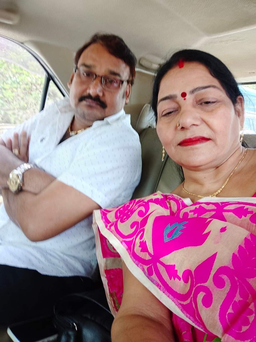 sushilraibxr's tweet photo. भोजपुरी गायकी के #शहंशाह हमारे आदर्श बड़े भाई @gopalraisinger जी और #निशा_भाभी जी को वैवाहिक जीवन की 34वी वर्षगांठ पर #हार्दिक_बधाई।
@SantoshRanjan_ @VindhyachalPat4 @girirajsinghbjp @upendratiwari_ @dayashankar4bjp @ManojTiwariMP @dineshlalbjp @BhojpuriQUEEN https://t.co/O20YjzGfdT