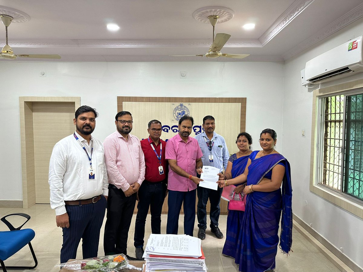 DMnabarangpur's tweet photo. Maa Manikeshwari SHG, Charamula of Tentulikhunti Block in Ngpur. Dist. has obtained loan assistance to the tune of Rs.20.00 Lakh under PMFME from SBI, Khatiguda to augment their chhatua manufacturing unit with state of the art equipment. @CMO_Odisha @mission_shakti @CGMSBIBhu https://t.co/e2eirlKnoW