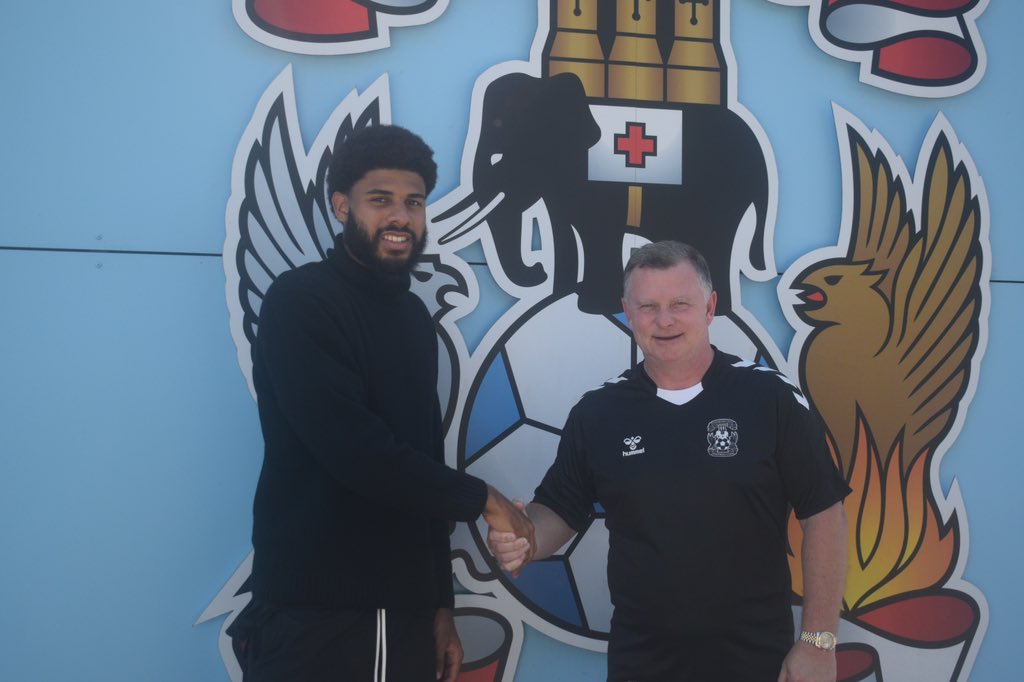 DeFiGav's tweet image. I love waking up to a bit of jealousy from other #Championship teams over #Simms signing for Coventry.

&quot;He was £8m! Waste of money!&quot;

He was £3.5m and upto £8m if we get promoted whereby that becomes pocket change.

Stop being bitter he didn&apos;t join you.

Sky Blues are on the…