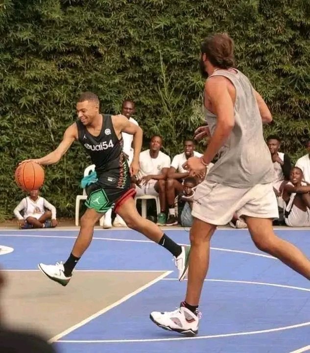 Kiki is enjoying homeland Cameroon🇨🇲.

273Sweet.

<a href="/KMbappe/">Kylian Mbappé</a> 
@Noahjoak