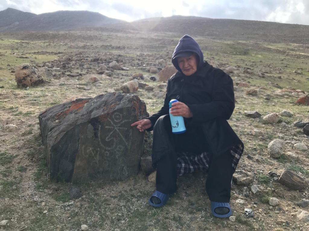 Үүнийг тайлах судлаач нар байгаа бол хэлээд өгөөч?