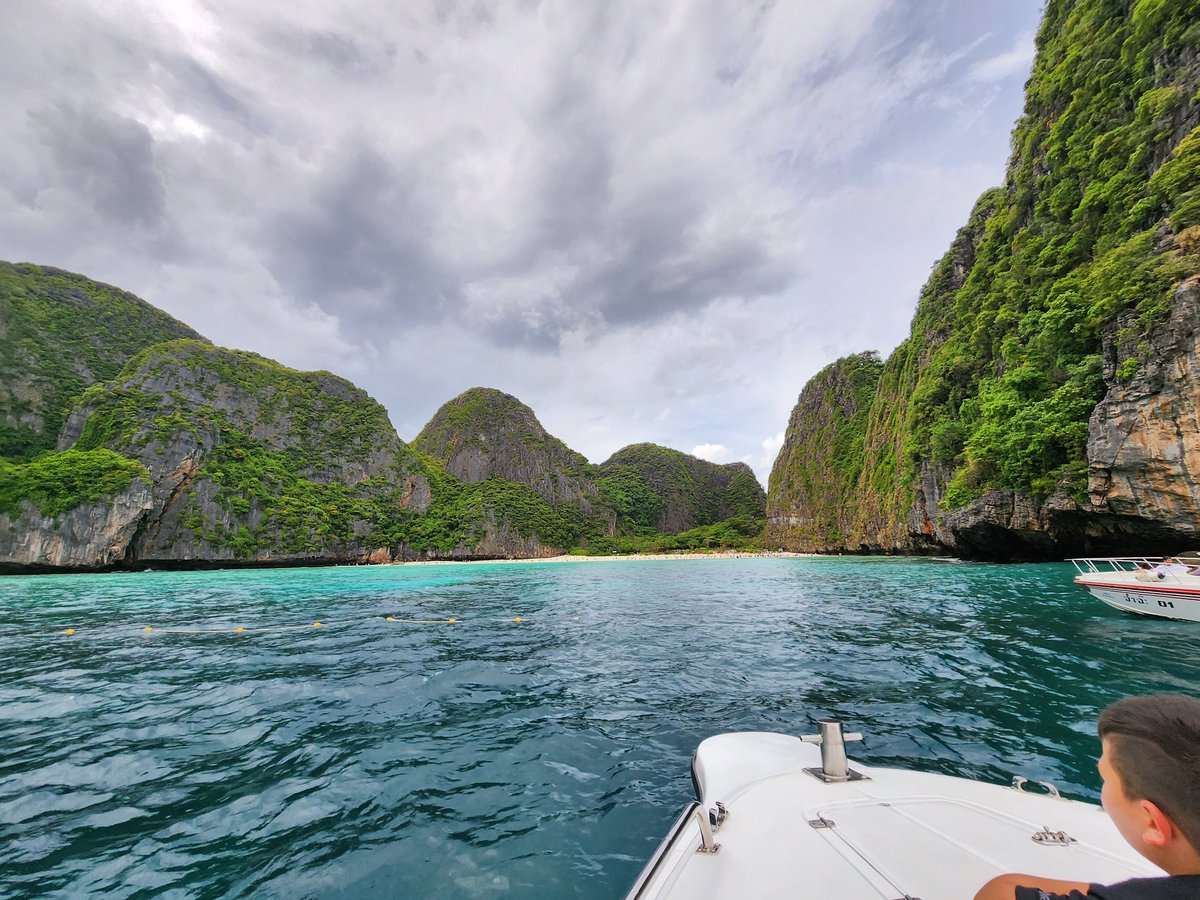 Bwienand's tweet photo. Phi Phi Island, Thailand https://t.co/mAstylGUu7