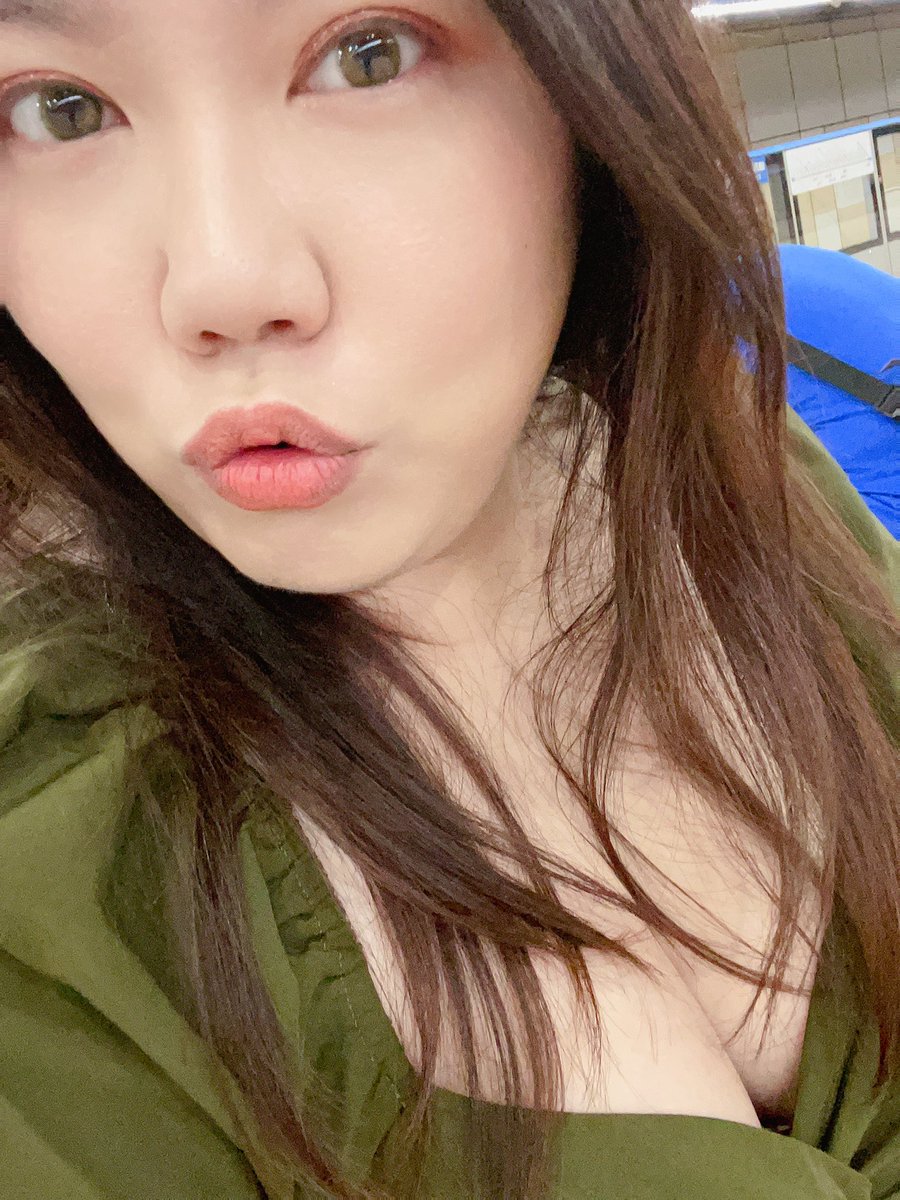 cian02429's tweet photo. 今天口紅是好媳婦顏色🤣

上半身這樣，下半身小丁
應該有個美好的夜晚吧😏😏
#ysl https://t.co/jH8FFTYEKV