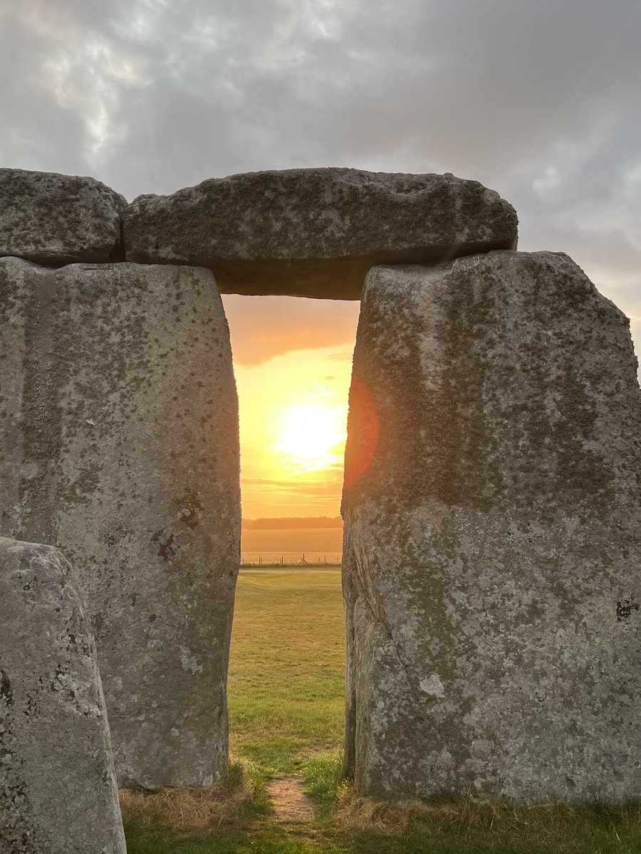 ST0NEHENGE's tweet photo. Sunrise at Stonehenge today (8th July) was at 5.03am, sunset is at 9. 22pm🌤 https://t.co/QOHWEYZfuD