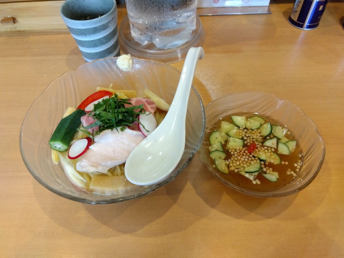 moca2202's tweet photo. [本日の一杯］
冷やしつけ蕎麦 大盛り＋レッドカレー
中華蕎麦 はる ＠下井草

今回は夏季限定メニューを頂きました。さっぱりしていて暑い季節にピッタリですね。
季節のごはん・レッドカレーも追加注文。もう何を食べても美味しいです😆
#中華そばはる
#つけ蕎麦
#下井草 https://t.co/ugRA8gw9B8