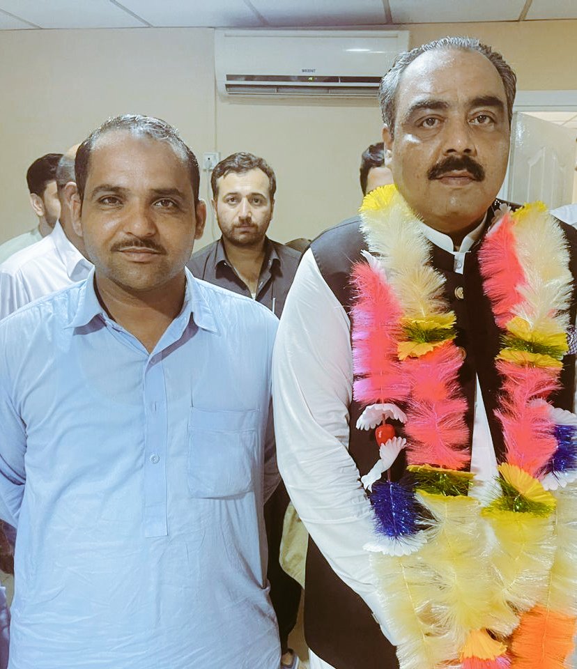 MManshaTaj1's tweet photo. منسٹر صاحب https://t.co/z2mY69n2zW