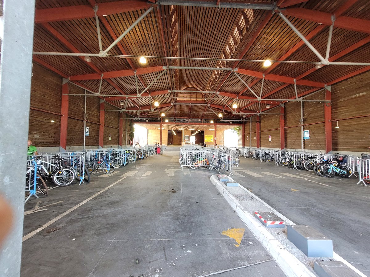Le plus grand parking vélo 🚲 temporaire de #montdemarsan
La même chose pour les fêtes de la madeleine, le forum des associations et   les autres grands événements 😉
 Cc <a href="/MontdeMarsan/">Mont de Marsan</a> 👍<a href="/mdmtourisme/">montdemarsantourisme</a> #velo #stationnementvelo