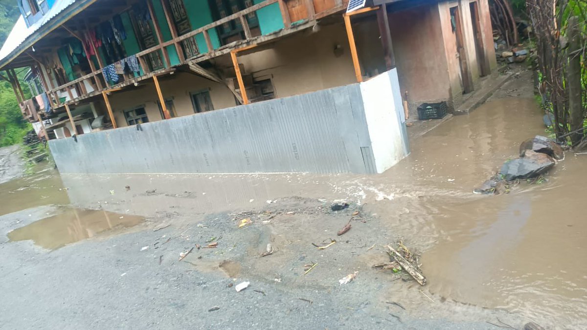 ajazjan's tweet photo. Houses of Habibulla &amp; others damaged in Gagrian Pyt due to heavy rainfall causing much havoc. I appeal to @narendramodi ji @PMOIndia @OfficeOfLGJandK @manojsinha_ ji, &amp; @PoonchDm to send a team of officer on spot &amp; compensate the loss by providing ex gratia to the affected ones https://t.co/VaE4YE7ltu