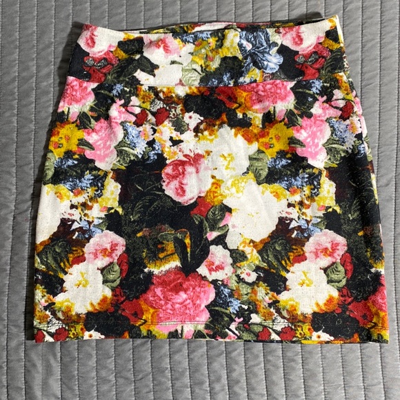 nidayae's tweet photo. So good I had to share! Check out all the items I'm loving on @Poshmarkapp #poshmark #fashion #style #shopmycloset #loft #urbanoutfitters #freepeople: https://t.co/LhNFcyKrjm https://t.co/Tion0a4h0W