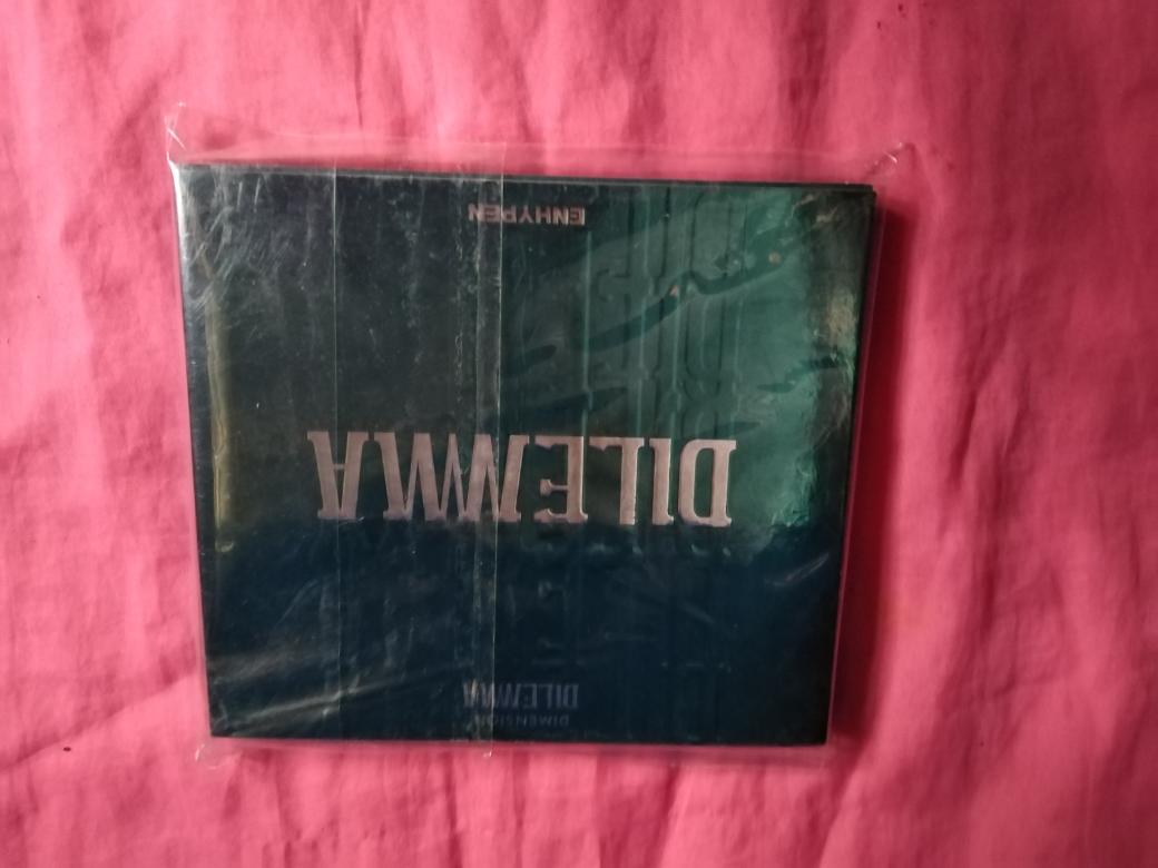 ma_rosematados's tweet photo. #hooonn🐧
wts lfb : ) 

           dimension dilemma ess unsealed
-160php
-complete inclu except pc!
-onhand
-x impatient
-payo

t. wts lfb pH enhypen dimension dilemma essential unsealed

Ps: one time kolang sya na open since binili ko sya kaya meron pa sang plastic https://t.co/51YTMQwe09