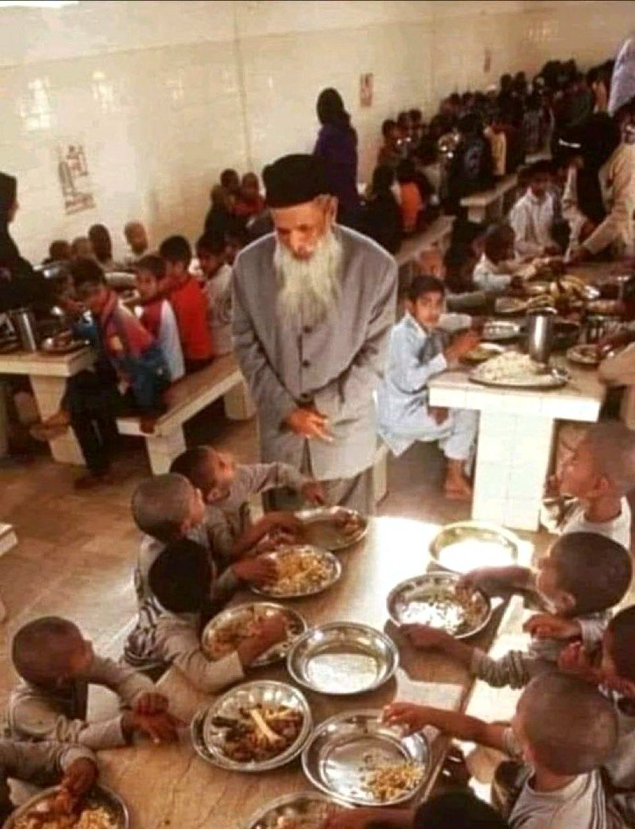 MonaChaudhryy's tweet photo. “No religion is higher than humanity.”

 Remembering #Edhi on his 7th #DeathAnniversary https://t.co/2ToMZEzWkz