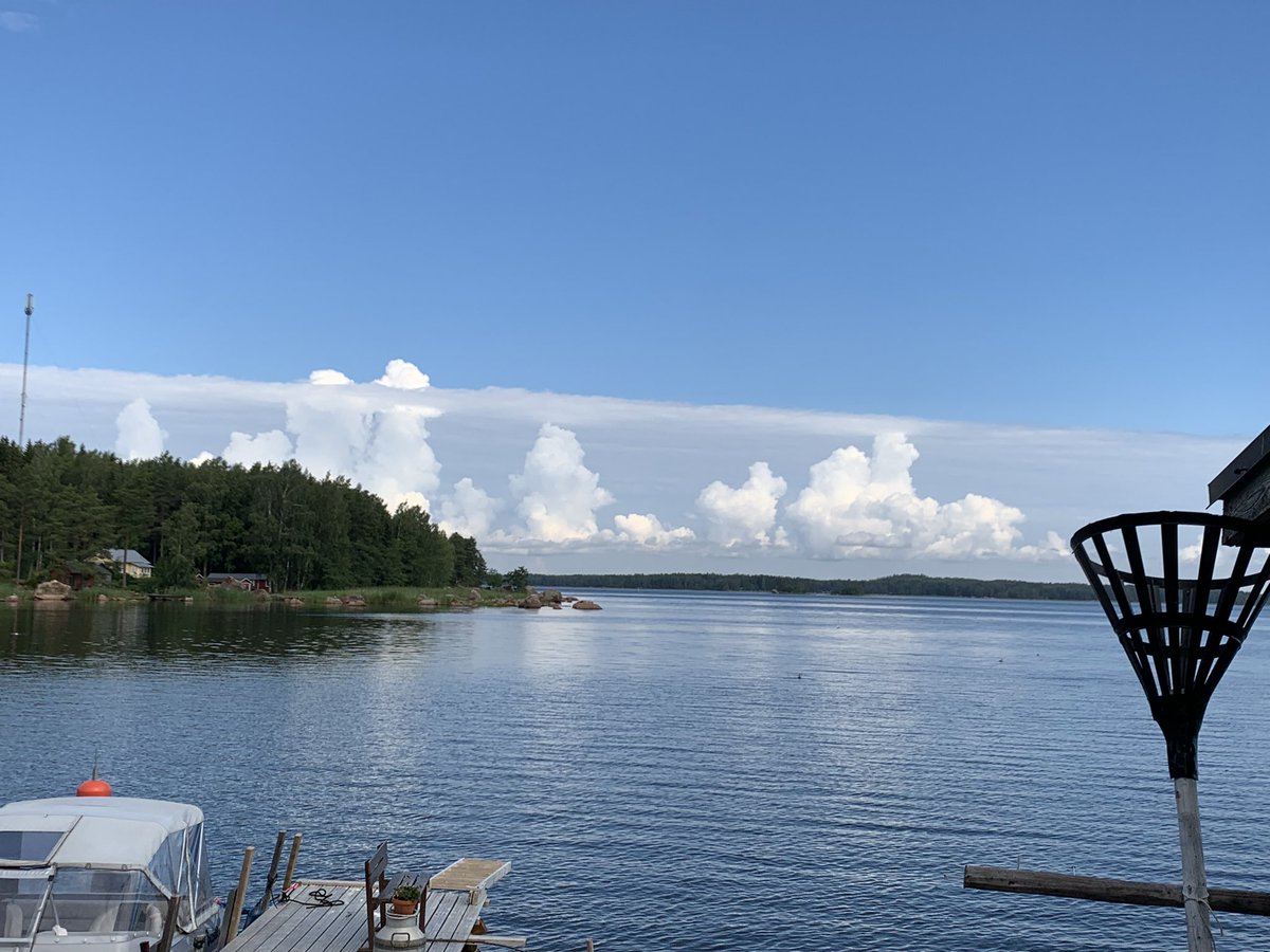 Lempimartta's tweet image. Näihin #pilvi in ei kyllästy! Mukavaa lauantaita! Täällä on kesäjuhlat ☀️🌦️