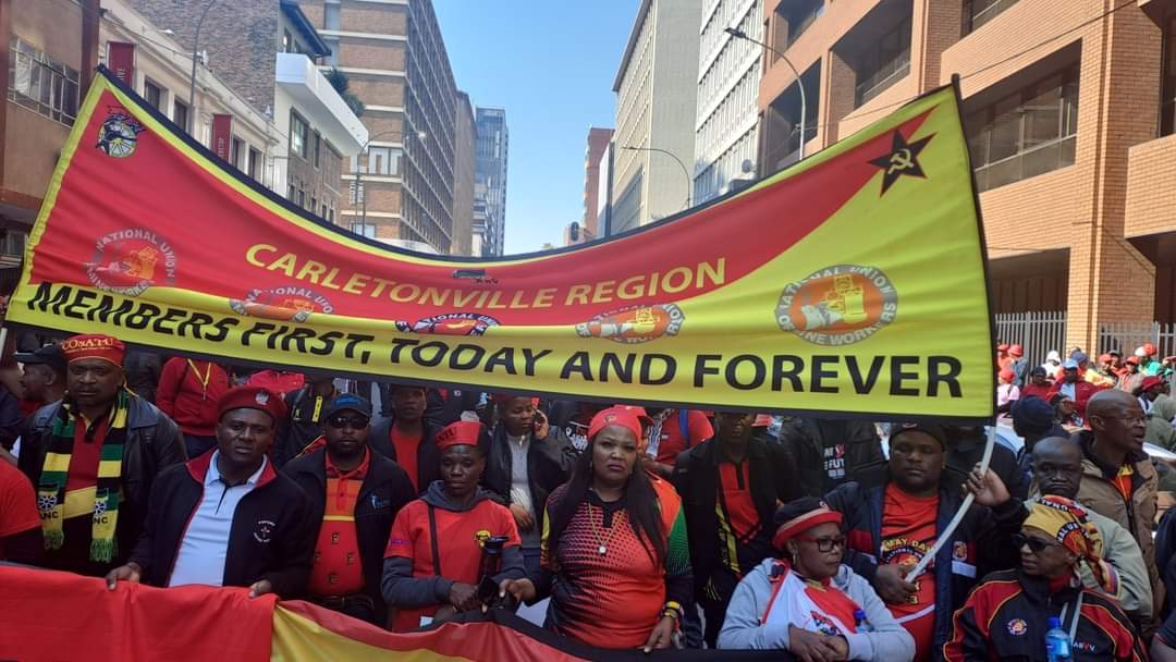 _cosatu's tweet photo. Workers under Cosatu have given employers fourteen days to respond to the demands of workers #NoToHighInterestRates #NoToUnemployment #NoToCorruption #NoToCrime #NoToAttacksonCollectiveBargaining #NoToLoadshedding
@Radio2000_ZA https://t.co/zN6k81KNel
