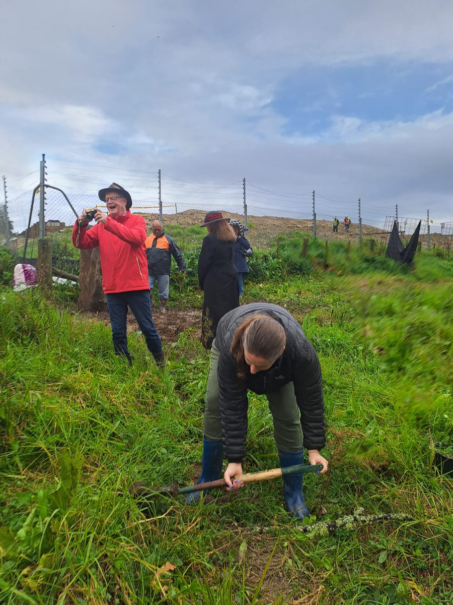 Attended the unveiling and blessing of the Te Hōnonga a Iwi stone today. Planted a kōwhai tree to join the 1,500+ trees planted over the last year.
It’s an awesome community project with some very lofty goals.

businessnh.org.nz/te-hononga-a-i…